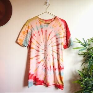 Custom tie dye T-shirt | spiral tie dye | vintage | S/M in Men sizing.